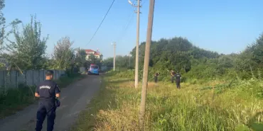 ARSA KAVGASINDA OĞLUNU SİLAHLA VURARAK YARALADI