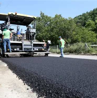Akçay’da asfalt işlemleri başladı