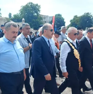 BAŞKAN KEFLİ, KIRKPINAR YAĞLI GÜREŞLERİ'NDE GÜREŞ AĞASINI YALNIZ BIRAKMADI