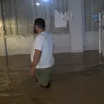DERE YAKLAŞIK 5 METRE YÜKSELDİ, MAHALLEYİ SU BASTI
