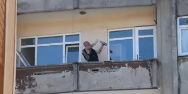 GEÇEN YIL POMPALI TÜFEKLE DEHŞET SAÇMIŞTI, BUGÜN DE KIZ ARKADAŞINI REHİN ALDI