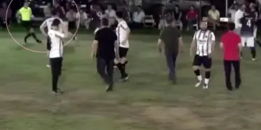 KARIŞAN YEŞİL SAHADAN HAKEM İŞTE BÖYLE KAÇTI GOLE İTİRAZ EDEN OYUNCULAR HAKEMİN ÜZERİNE YÜRÜYÜNCE OLANLAR OLDU SAHA DIŞINDA 1 KİŞİ DARP EDİLDİ, MAÇ YARIDA KALDI