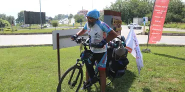 KAYBETTİĞİ OĞLUNA DOĞUM GÜNÜ HEDİYESİ "YAŞAMA UMUDU" OLACAK OĞLUNU KAYBEDEN BABA BAŞKA ÇOCUKLARA UMUT OLMAK İÇİN PEDAL ÇEVİRİYOR 7 BİN KİLOMETRE YOL KAT EDECEK OLAN BABA, TURUNU OĞLUNUN MEZARINDA SONLANDIRACAK