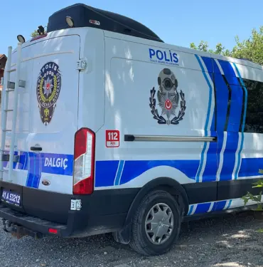 KAYIP İHBARI EKİPLERİ HAREKETE GEÇİRDİ HERKES ONU SAPANCA GÖLÜ'NDE ARARKEN O ADAPAZARI İLÇESİNDE BULUNDU