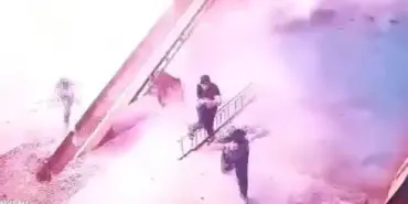 KERESTE FABRİKASINDA PATLAMA, İŞÇİLER ÖLÜMDEN DÖNDÜ: O ANLAR KAMERAYA YANSIDI BUHAR KAZANI BOMBA GİBİ PATLADI, ALEVLERİN ARASINDA KALAN 3 İŞÇİ HASTANELİK OLDU