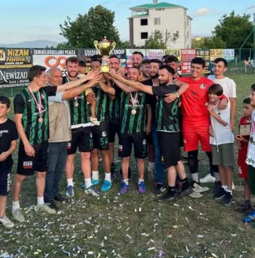 Kocaali ilçesinde geleneksel futbol turnuvasında şampiyon ve dereceye giren takımlardaki belli oldu (2)