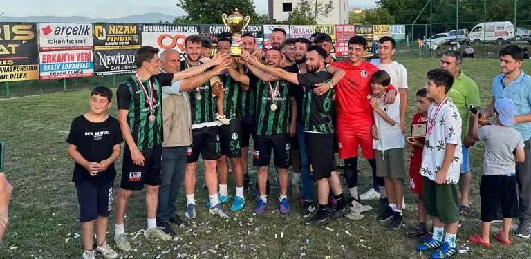 Kocaali ilçesinde geleneksel futbol turnuvasında şampiyon ve dereceye giren takımlardaki belli oldu (2)