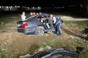 KONTROLDEN ÇIKAN OTOMOBİL TAKLA ATTI: 2 YARALI