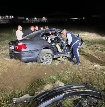 KONTROLDEN ÇIKAN OTOMOBİL TAKLA ATTI: 2 YARALI
