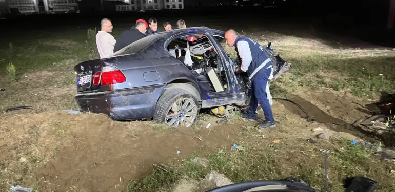 KONTROLDEN ÇIKAN OTOMOBİL TAKLA ATTI: 2 YARALI