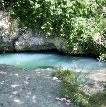 SAKARYA'NIN SAKLI KALMIŞ DOĞA HARİKASI BURAYI İLK KEZ GÖRECEKSİNİZ: MAĞARANIN ÜZERİNDEKİ HAVUZ HAYRAN BIRAKIYOR BUZ GİBİ SUYUYLA KEŞFEDİLMEYİ BEKLEYEN 'SAKLI CENNET'