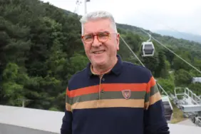 SAPANCA BELEDİYE BAŞKANININ MAKAM ODASINDA SİLAHLI SALDIRI TELEFERİK YÖNETİM KURULU ÜYESİ, BAŞKANIN ODASINDA MAHKEMELİK OLDUĞU KİŞİ TARAFINDAN VURULDU