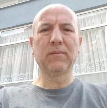 BOĞULMA TEHLİKESİ GEÇİREN KADINA YARDIM İÇİN GİRDİĞİ DENİZDE HAYATINI KAYBETTİ