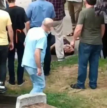 KAVGADA BIÇAKLANDI, HASTANEDE HAYATINI KAYBETTİ
