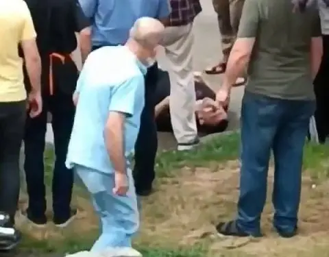 KAVGADA BIÇAKLANDI, HASTANEDE HAYATINI KAYBETTİ