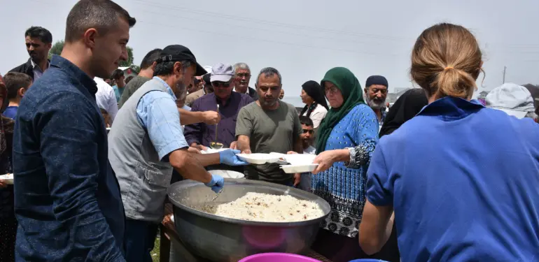 GELENEK BOZULMADI, ŞEHİTLER ZİRVEDE DUALARLA ANILDI
