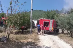 ARAZİDE ÇIKAN YANGIN AĞAÇLIK ALANA SIÇRADI, 8 DÖNÜM YER KÜL OLDU