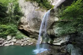 BU GÜZELLİĞİ GÖREBİLMEK İÇİN KİLOMETRELERCE YOL YÜRÜYORLAR SAKARYA'NIN SAKLI CENNETİ DOĞANÇAY ŞELALESİ, HER MEVSİM AYRI HAYRAN BIRAKIYOR