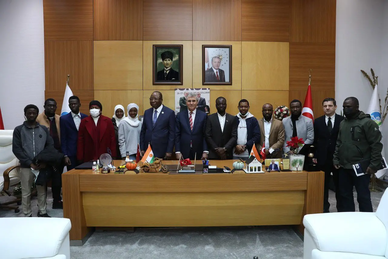 Devrik Nijer Başbakanı Mahamadou Sakarya’da Mehteran ile karşılanmıştı