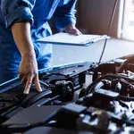 Car,Mechanic,Holding,Clipboard,And,Checking,To,Maintenance,Vehicle,By