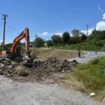 "TAPULU YERİM" DEDİ, KEPÇEYLE YOLU KAPATTI