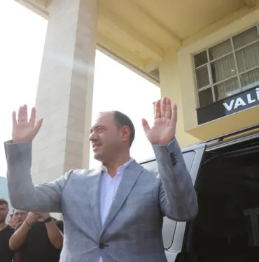 VALİ KALDIRIM VEDA ETTİ