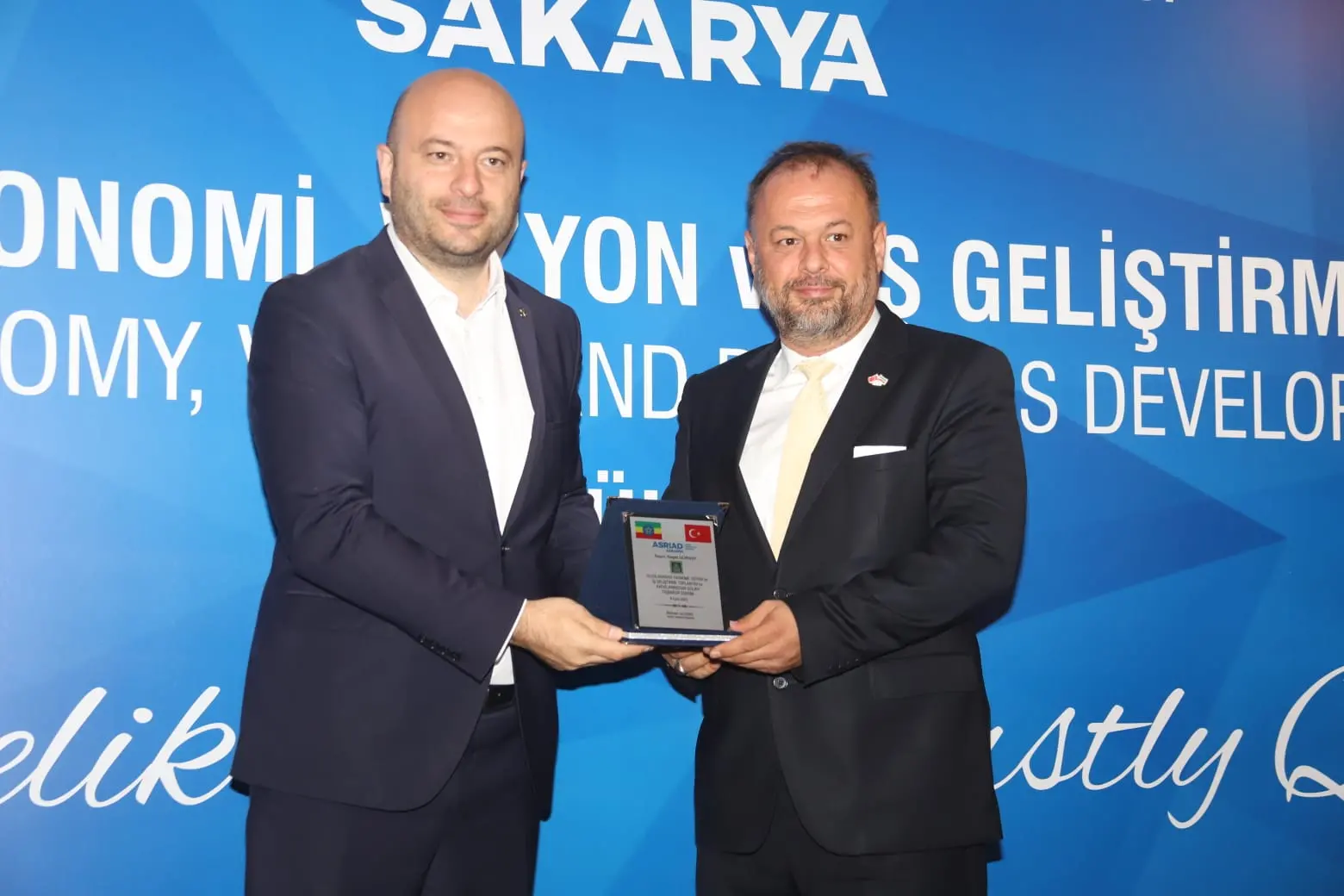 ASRİAD Sakarya Uluslararası toplantıya damgasını vurdu