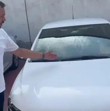 GALERİDEKİ OTOMOBİLİN KAPUTUNA YORGUN MERMİ DÜŞTÜ GALERİ ÇALIŞANI: "LÜTFEN MAGANDALIK YAPMAYALIM"