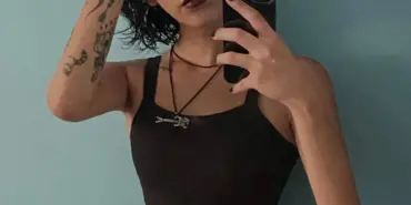 SAKARYA'DA 20 YAŞINDAKİ ÜNİVERSİTE ÖĞRENCİSİ EVDE ÖLÜ BULUNDU HABER ALAMADIKLARI GENÇ KIZIN EVİNE GİTTİKLERİNDE ACI MANZARA İLE KARŞILAŞTILAR