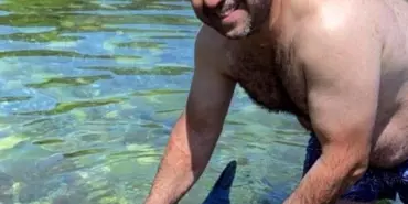 YUNUS BALIĞINA FISILDAYAN ADAM YUNUS BALIĞI, VATANDAŞIN 'GEL OĞLUM' ÇAĞRISINA KULAK VERDİ DAHA ÖNCE BÖYLESİNİ HİÇ GÖRMEDİNİZ: O VİDEO GÖRENLERİ HAYRETE DÜŞÜRDÜ