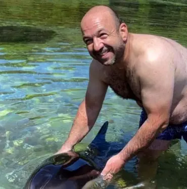 YUNUS BALIĞINA FISILDAYAN ADAM YUNUS BALIĞI, VATANDAŞIN 'GEL OĞLUM' ÇAĞRISINA KULAK VERDİ DAHA ÖNCE BÖYLESİNİ HİÇ GÖRMEDİNİZ: O VİDEO GÖRENLERİ HAYRETE DÜŞÜRDÜ