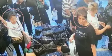 ANNE VE KÜÇÜK KIZININ ORGANİZE ÇANTA HIRSIZLIĞI KAMERADA BİRBİRLERİ İLE İŞARETLEŞİP ÇANTAYI İŞTE BÖYLE ÇALDILAR ÇANTA DÜKKANI İŞLETMECİSİ: "MADDİ KAYBIMIZA DEĞİL, KÜÇÜK KIZIN BU ŞEKİLDE YETİŞTİRİLMESİNE ÜZÜLDÜM"