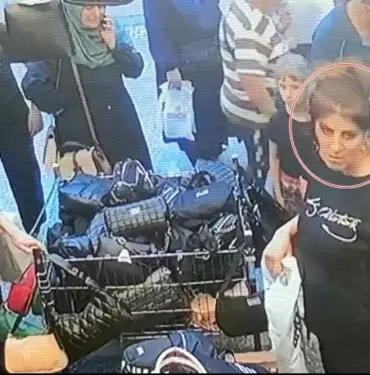 ANNE VE KÜÇÜK KIZININ ORGANİZE ÇANTA HIRSIZLIĞI KAMERADA BİRBİRLERİ İLE İŞARETLEŞİP ÇANTAYI İŞTE BÖYLE ÇALDILAR ÇANTA DÜKKANI İŞLETMECİSİ: "MADDİ KAYBIMIZA DEĞİL, KÜÇÜK KIZIN BU ŞEKİLDE YETİŞTİRİLMESİNE ÜZÜLDÜM"