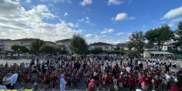 YENİ EĞİTİM VE ÖĞRETİM YILINI MİNİKLER BÖYLE KARŞILADI SAKARYA'DA İLK DERS ZİLİ ÇALDI, 793 OKULDA 227 BİN 692 ÖĞRENCİ DERS BAŞI YAPTI