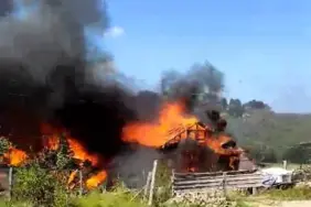SAKARYA'DA ALEVLERE TESLİM OLAN İKİ EV KÜL OLDU