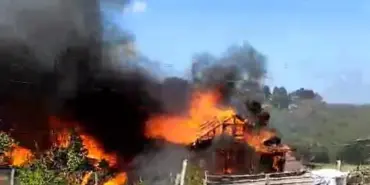 SAKARYA'DA ALEVLERE TESLİM OLAN İKİ EV KÜL OLDU