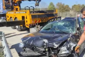 SAKARYA'DA KONTROLDEN ÇIKAN OTOMOBİL DERE YATAĞINA DÜŞTÜ: 1 YARALI