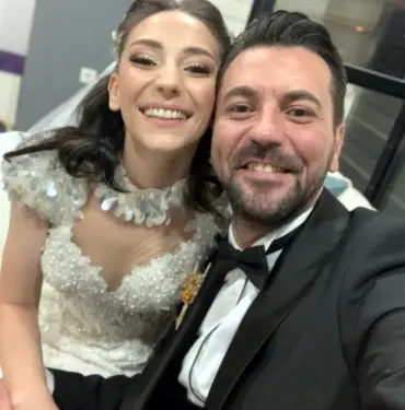 KAHREDEN HABER: YENİ EVLİ ÇİFTİ BALAYI YOLUNDA YAPTIKLARI KAZA AYIRDI 11 GÜNLÜK EVLİ ÇİFTİ ÖLÜM AYIRDI, ONLARDAN GERİYE DÜĞÜNDE ÇEKİLDİKLERİ MUTLULUK POZLARI KALDI
