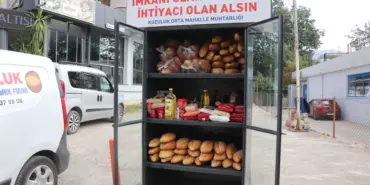 BU DOLAP SAYESİNDE MAHALLEDE İHTİYAÇ SAHİBİ KALMIYOR SAKARYA'DA ÖRNEK UYGULAMA: 'İMKANI OLAN BIRAKSIN, İHTİYACI OLAN ALSIN' DOLABI