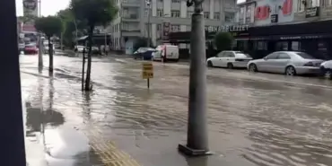 SAKARYA'YI SAĞANAK VURDU: BAZI CADDELER SULAR ALTINDA KALDI ANİDEN BASTIRAN ŞİDDETLİ YAĞIŞ ŞEHRİ OLUMSUZ ETKİLEDİ