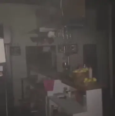 KAFEDE AÇIK UNUTULAN FRİTÖZ YANGINA SEBEP OLDU
