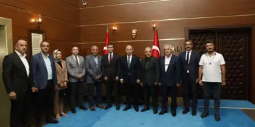 Sakarya Samsunlular Derneği yönetiminden Vali Karadeniz’e ziyaret (3)