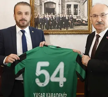 sakaryaspor-dan-vali-karadeniz-e-ziyaret_3ff2a