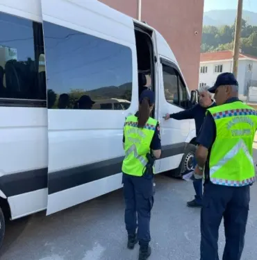 JANDARMA 21 GÜNDE 335 OKUL SERVİSİNİ DENETLEDİ