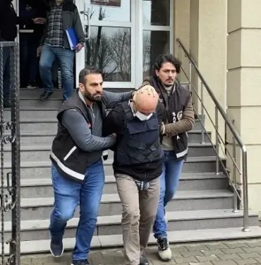 İFTAR VAKTİ AİLE KATLİAMI YAPAN SANIK YENİDEN HAKİM KARŞISINDA