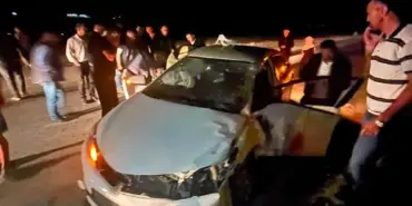 HASTA TAŞIYAN AMBULANS İLE OTOMOBİL ÇARPIŞTI: 2 YARALI