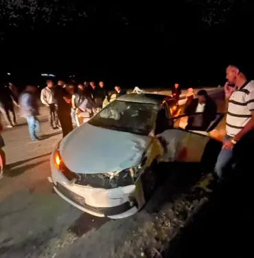 HASTA TAŞIYAN AMBULANS İLE OTOMOBİL ÇARPIŞTI: 2 YARALI