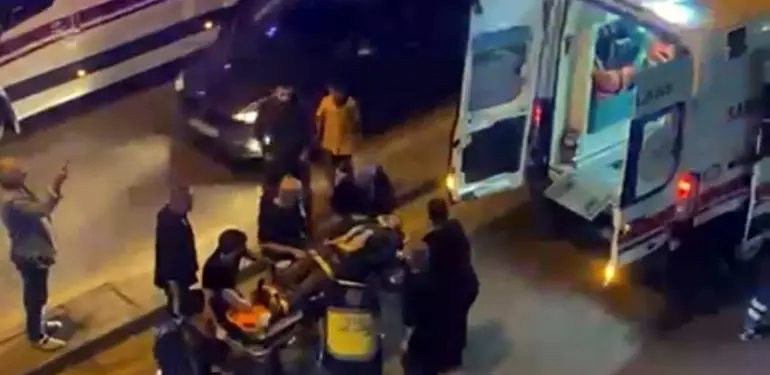 SAKARYA'DA MOTOSİKLET YAYAYA ÇARPTI: 2 YARALI
