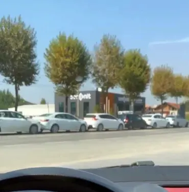 SAKARYA'DA 6 ARAÇLI ZİNCİRLEME TRAFİK KAZASI