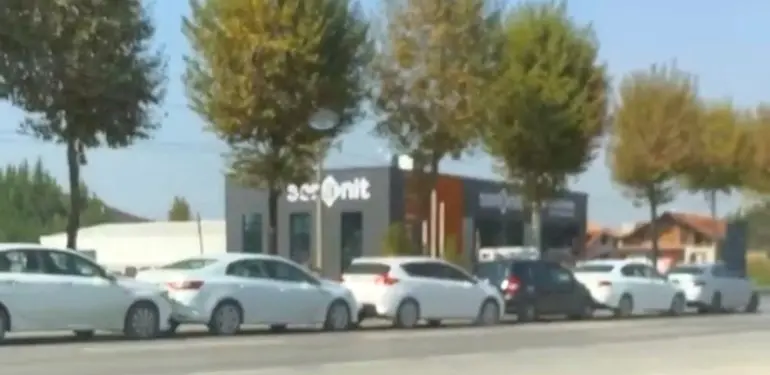 SAKARYA'DA 6 ARAÇLI ZİNCİRLEME TRAFİK KAZASI